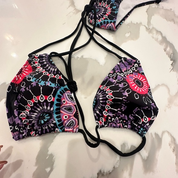 New no tags. Starburst bikini set black multi size XL - Picture 9 of 9